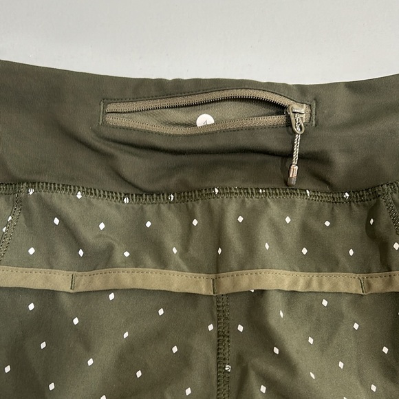 LULULEMON WOMEN ACTIVEWEAR 3”SHORT DOTS  OLIVE  SZ 4 - Picture 6 of 7